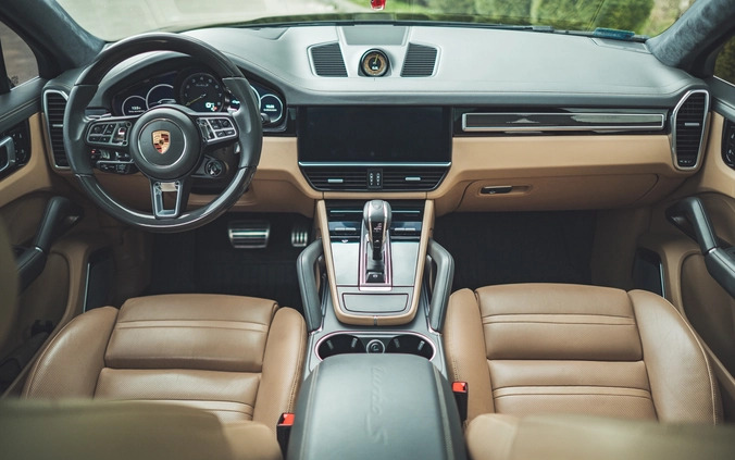 Porsche Cayenne cena 595000 przebieg: 54000, rok produkcji 2019 z Sanok małe 254